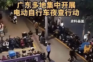 记者：国脚这个时候精神有点崩，踢中国香港场面也很不好